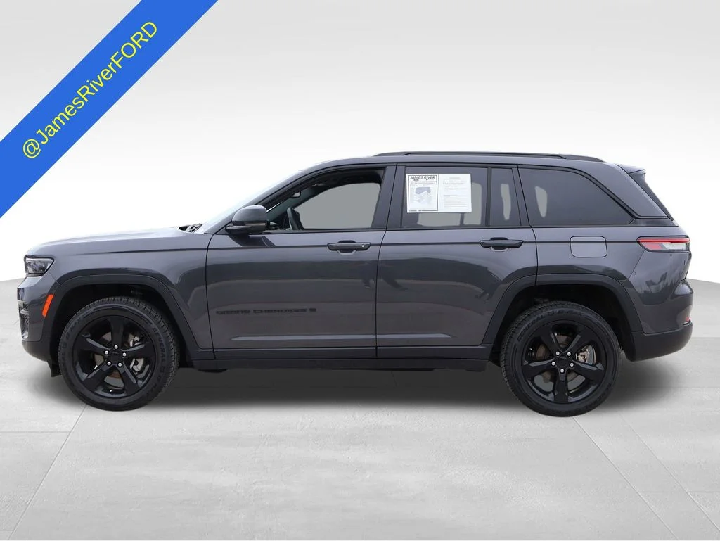 Used 2023 Gray Jeep Altitude X image 2