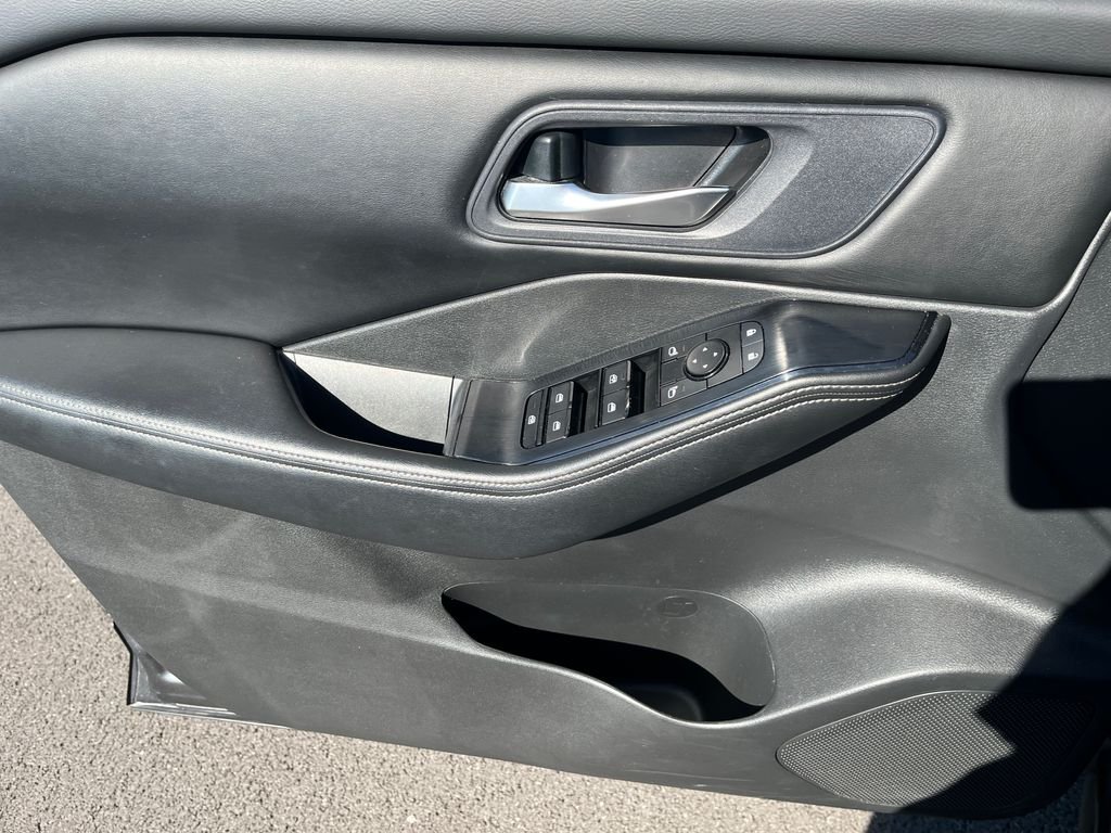 Used 2024 Gray Nissan SV image 11