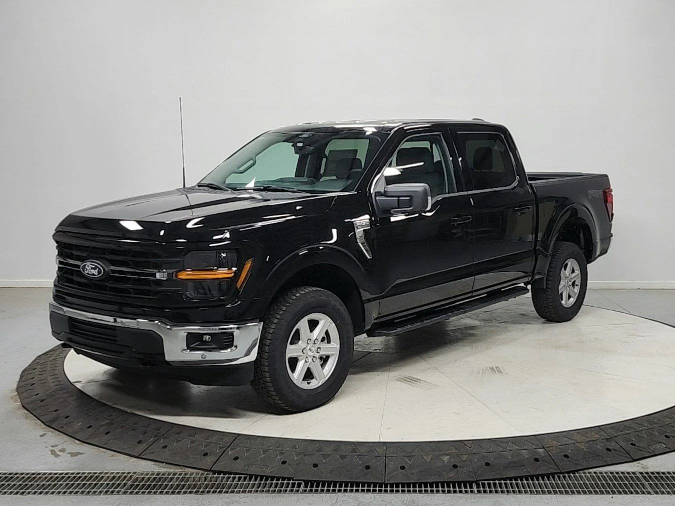 New 2026 Agate Black Metallic Ford XLT image 3