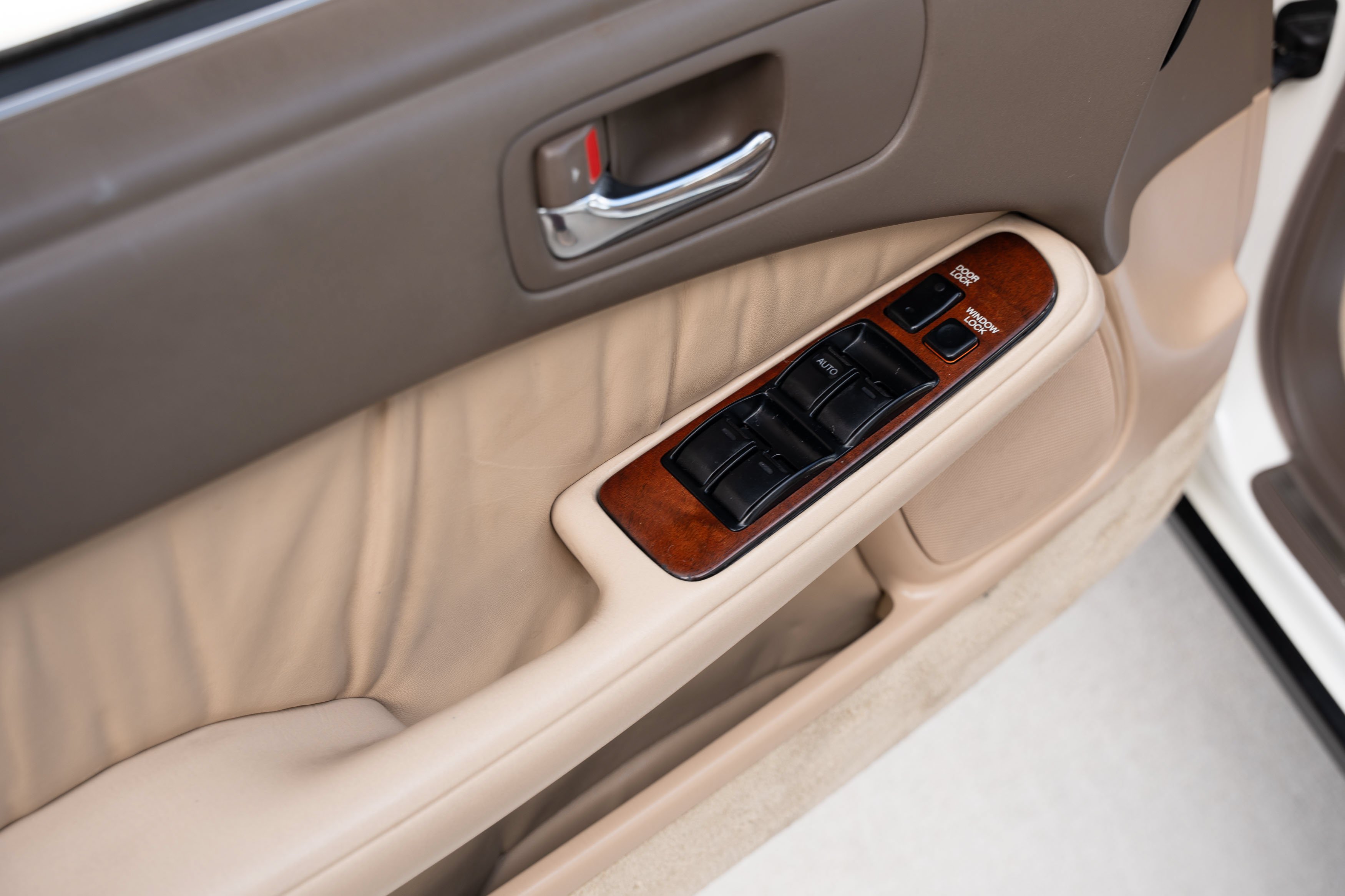 Used 1992 White Lexus 400 image 17