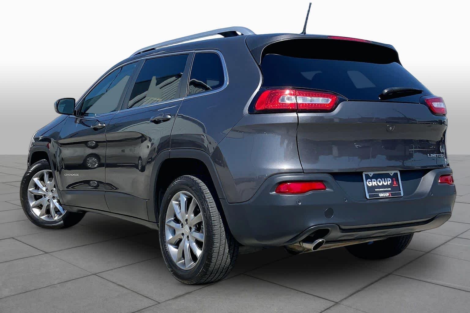 Used 2018 Granite Crystal Met. Clear Coat Jeep Limited image 10