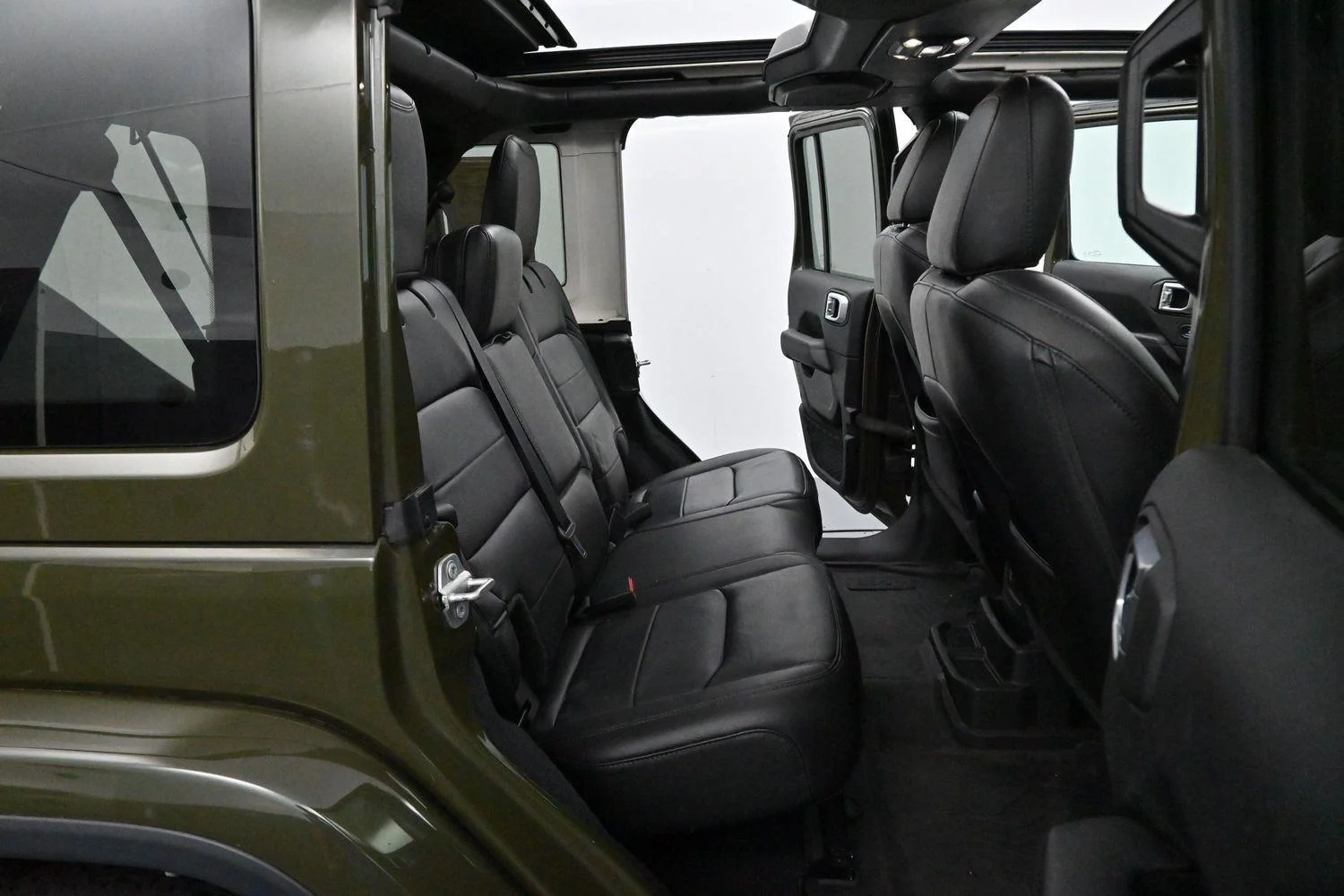 Used 2022 Sarge Green Clearcoat Jeep Unlimited Sahara Altitude image 32