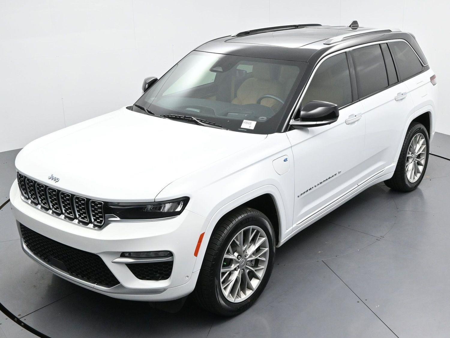 Used 2022 Bright White Clearcoat Jeep Summit image 43