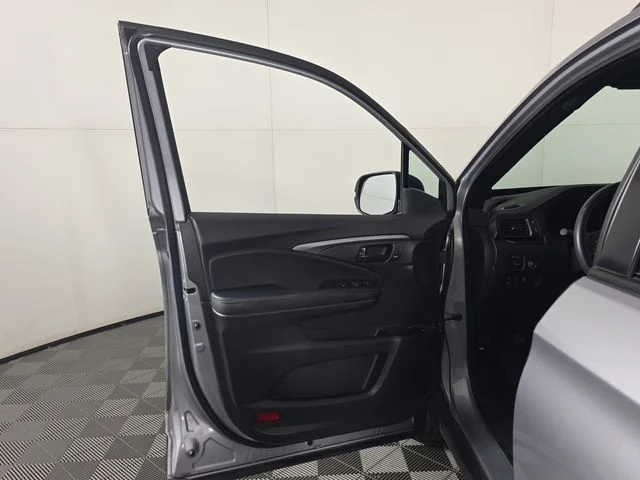 Used 2023 Silver Honda TrailSport image 22