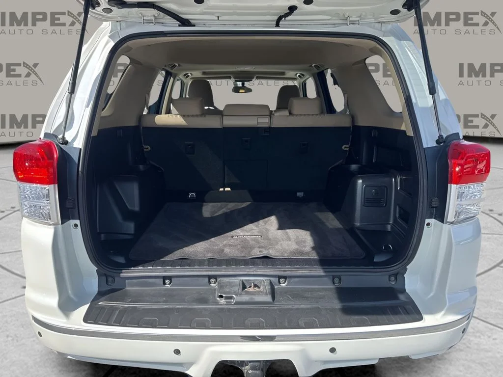 Used 2010 White Toyota SR5 image 27