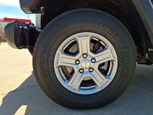 Used 2018 White Jeep Unlimited Sport S image 28
