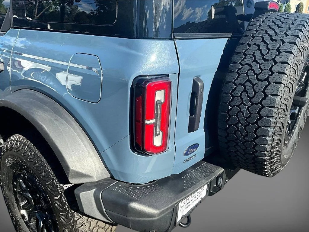Used 2025 Azure Gray Metallic Ford Badlands image 25