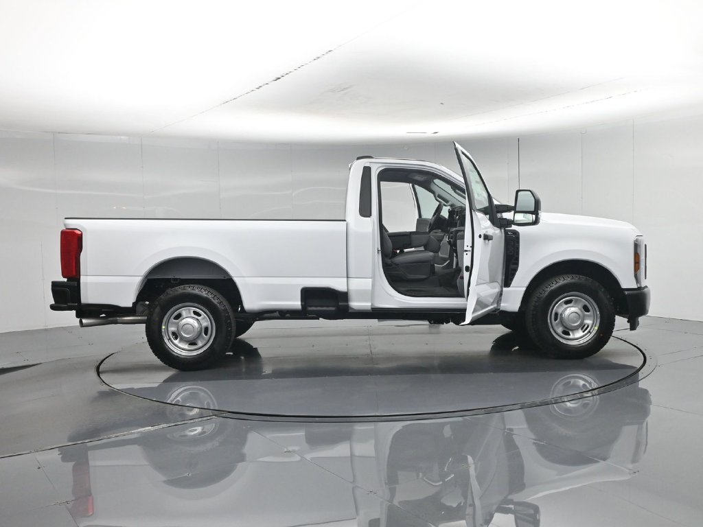 New 2027 Oxford White Ford XL image 4