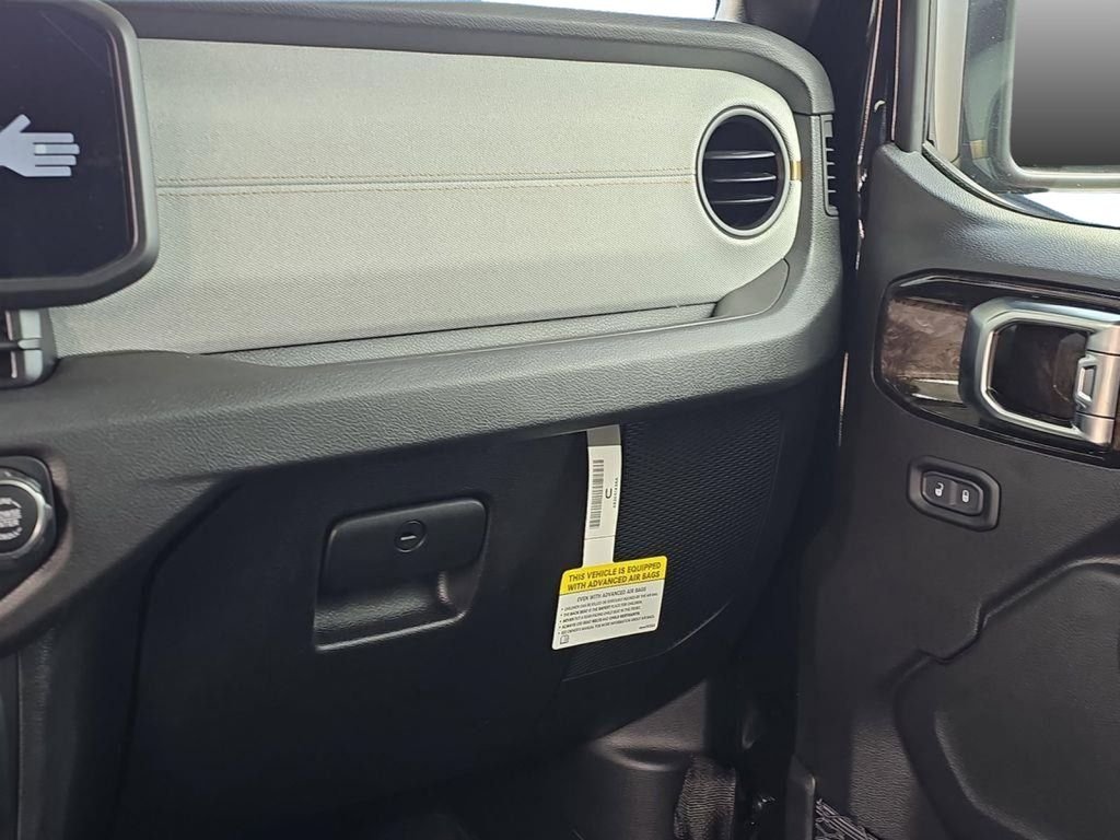 2025 Jeep Wrangler 4-Door Willys - Photo 19