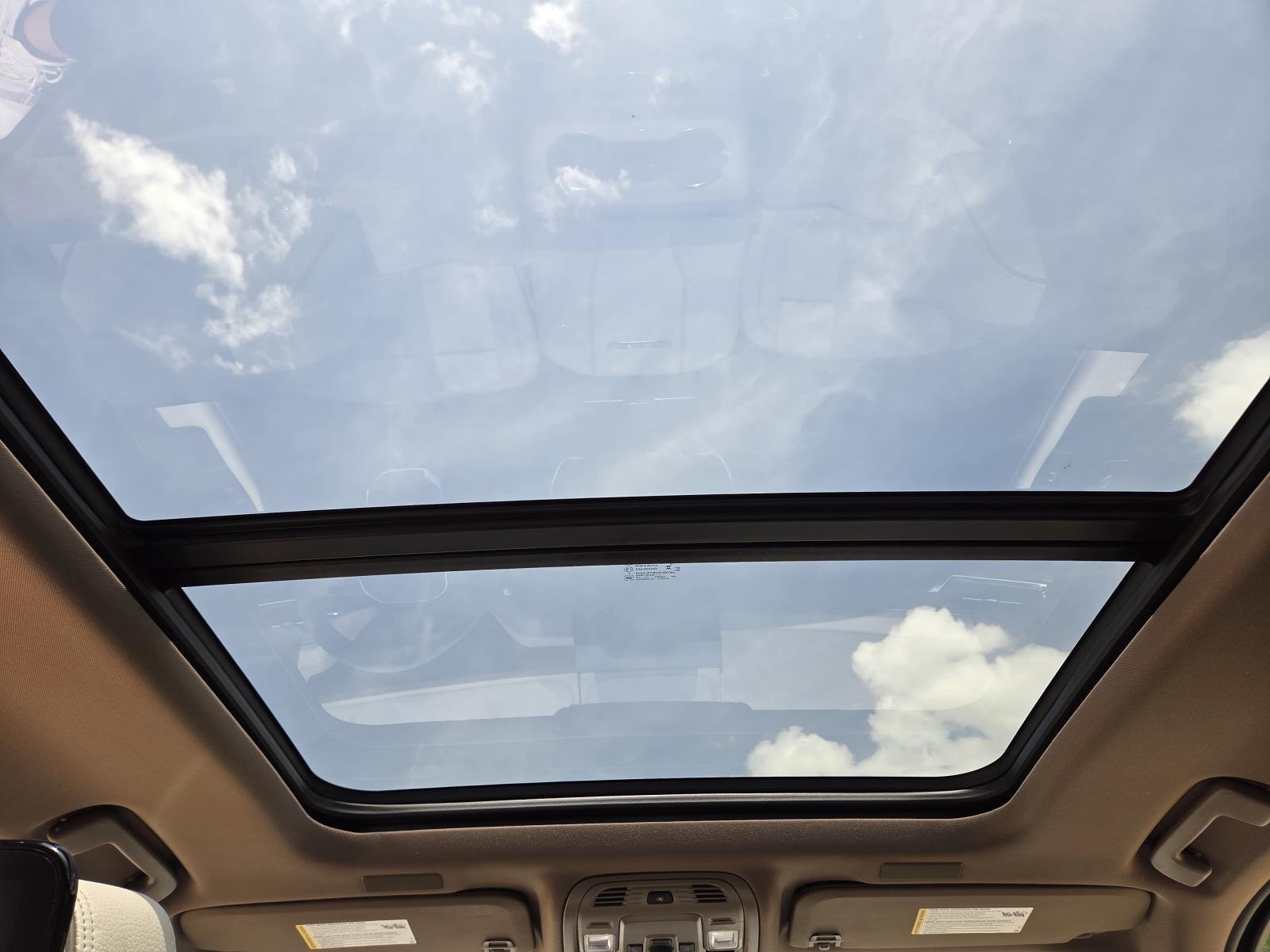 Used 2025 White Frost Tricoat GMC Denali image 20