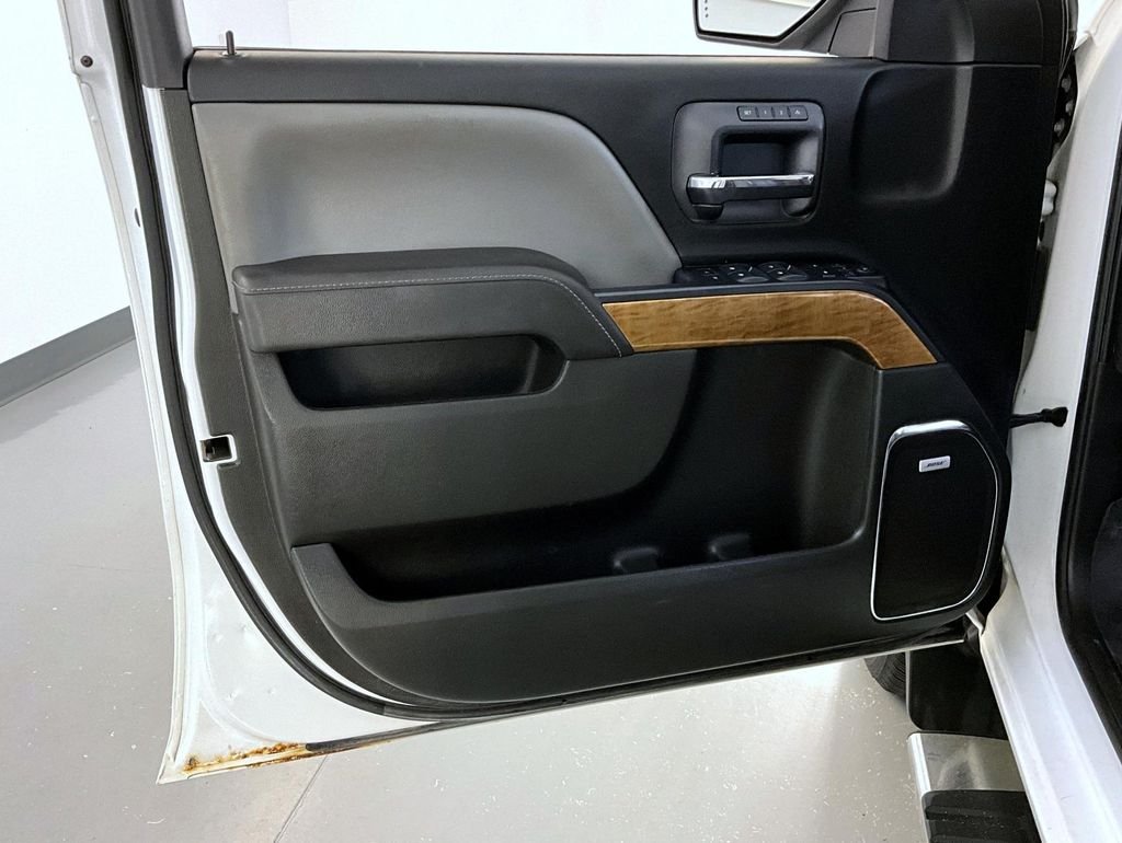 Used 2017 White Chevrolet LTZ image 9