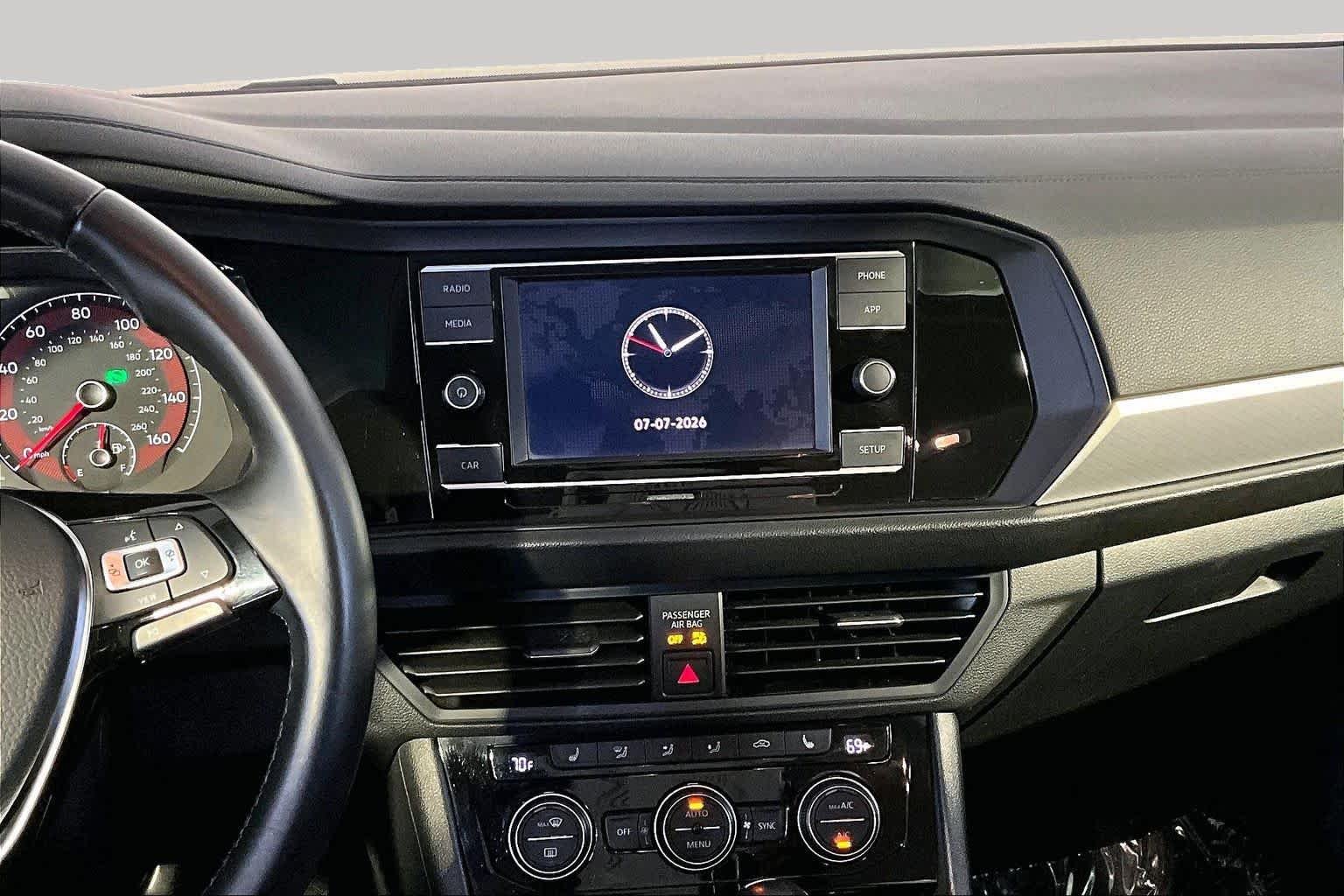 Used 2019 Platinum Gray Metallic Volkswagen SE image 7
