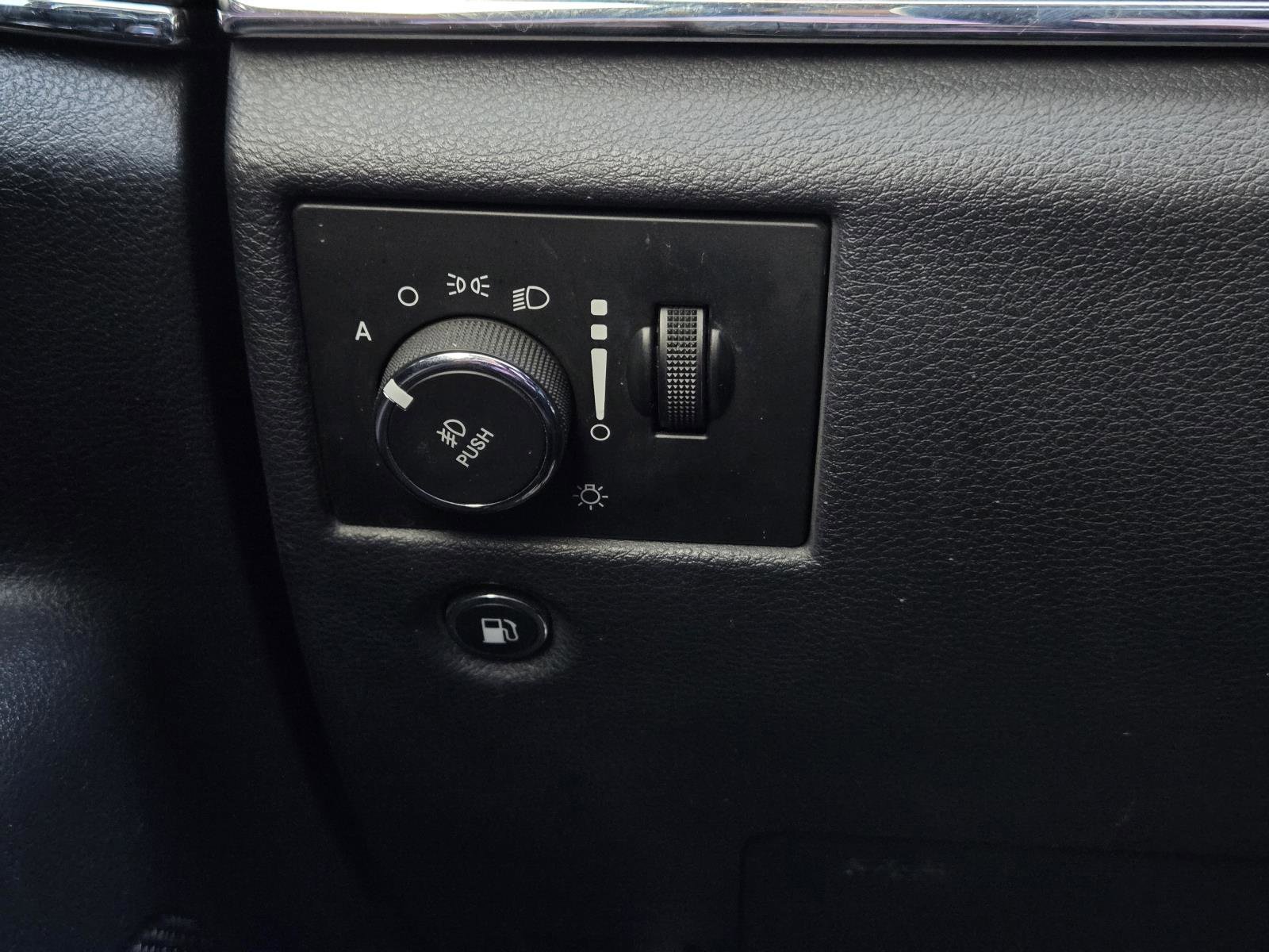 Used 2017 Ivory 3-Coat Jeep Overland image 20