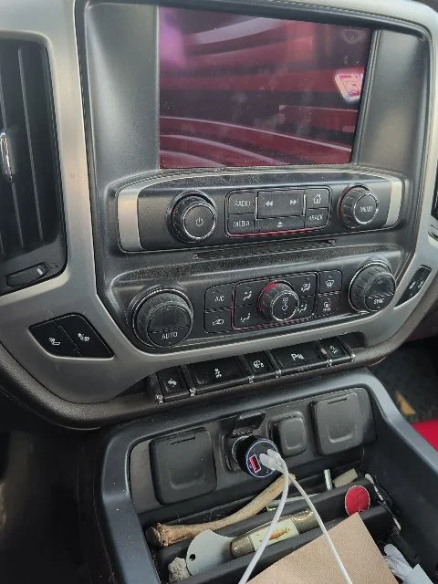 Used 2014 White GMC SLE image 9