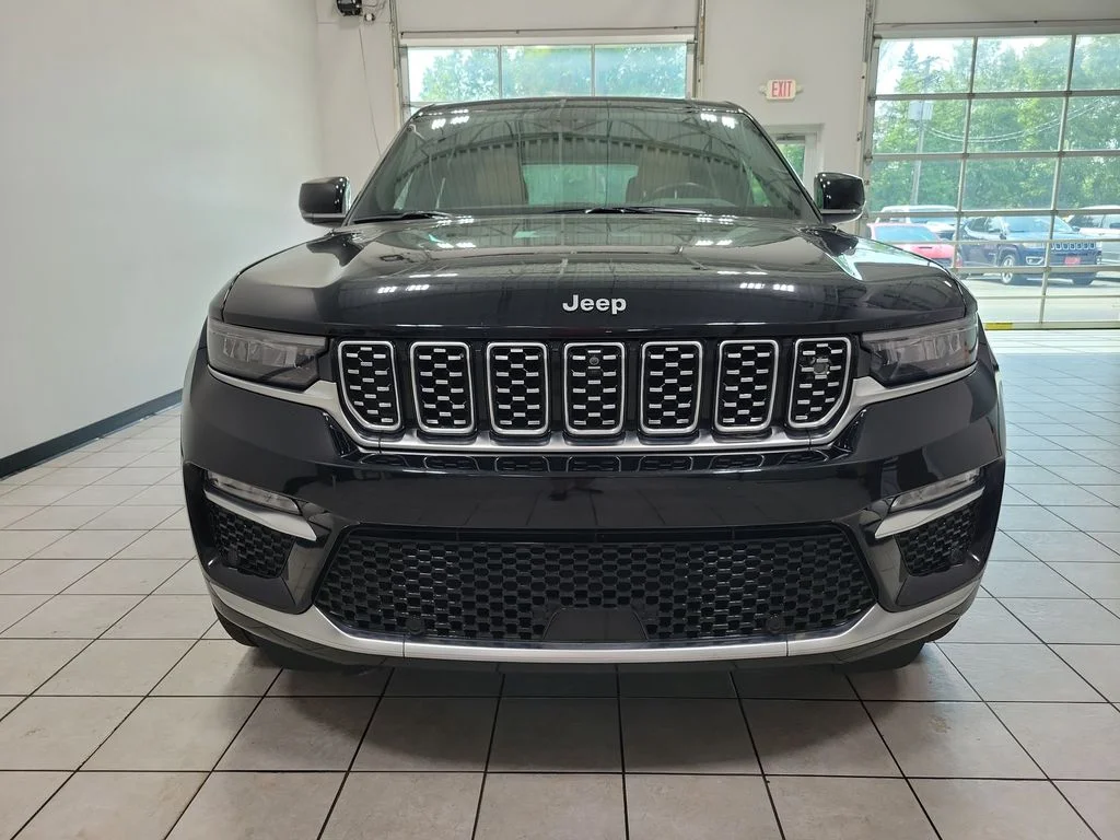 Used 2023 Black Jeep Summit Reserve image 10