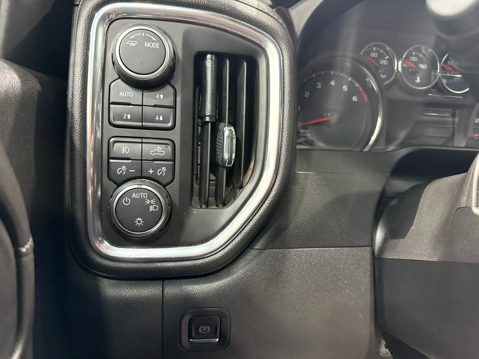 Used 2021 SATIN STEEL METALLIC Chevrolet LT Trail Boss image 24
