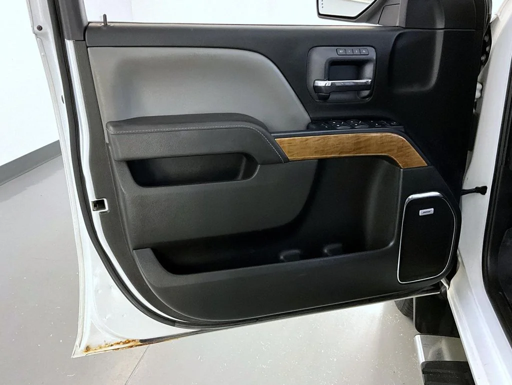 Used 2017 White Chevrolet LTZ image 9