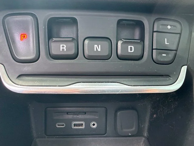 Used 2019 White GMC SLT image 38