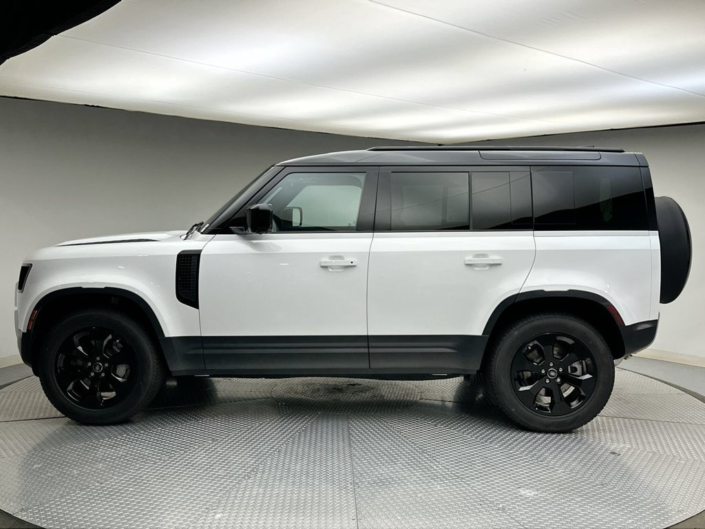 Used 2025 Fuji White Land Rover S image 2