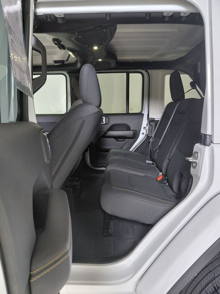 Certified Used 2025 White/off-white Jeep Sahara image 14