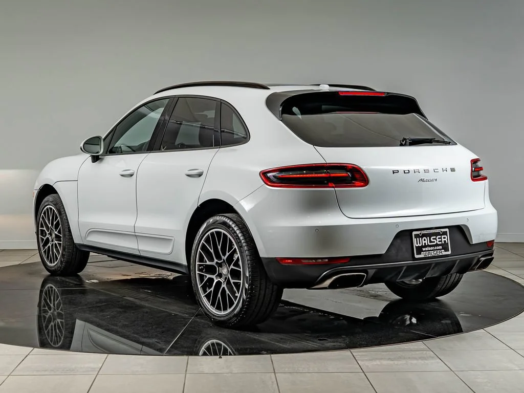 Used 2018 White Porsche  image 3