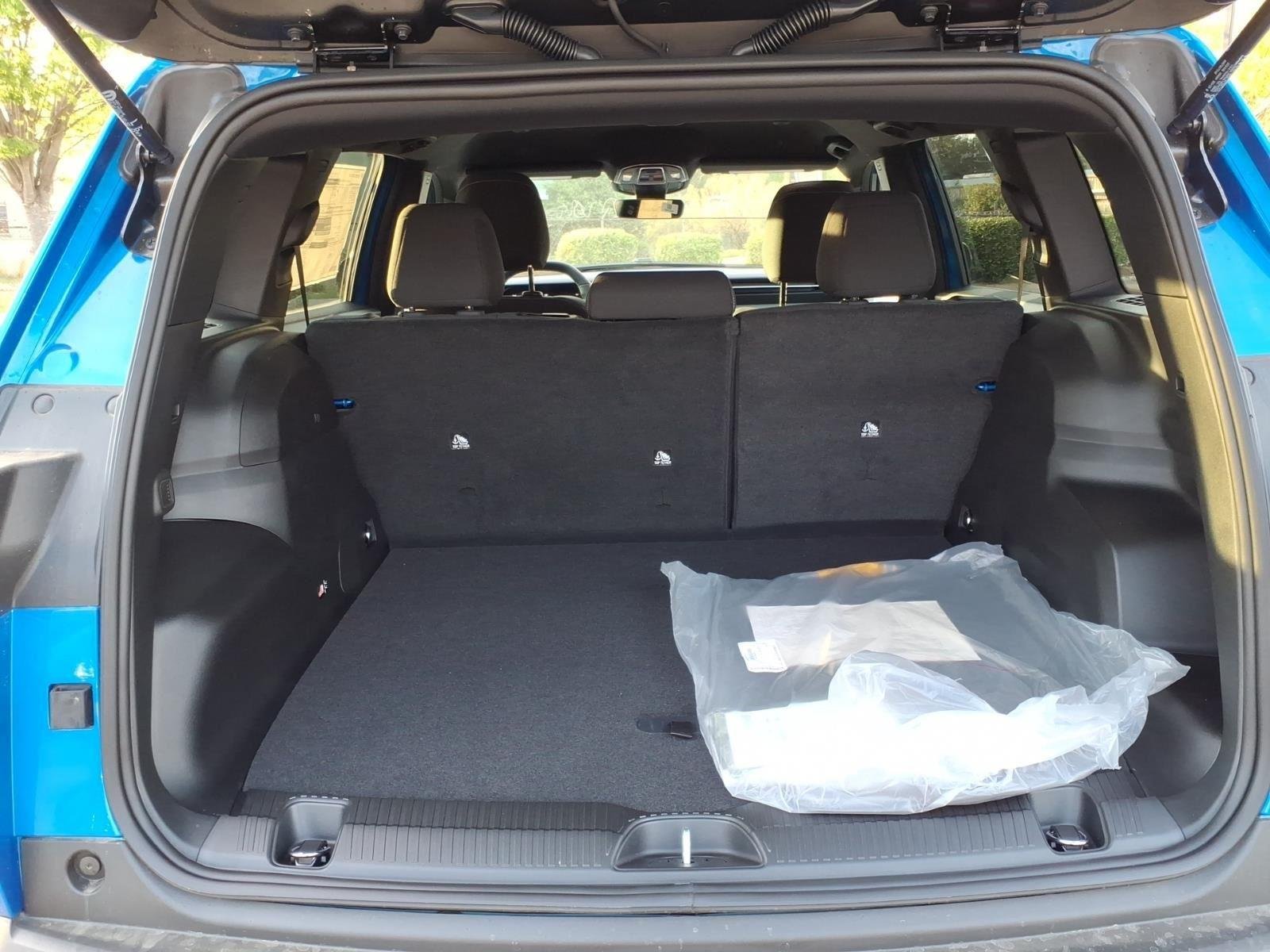 New 2026 Hydro Blue Pearl-Coat Exterior Paint Jeep Laredo image 31