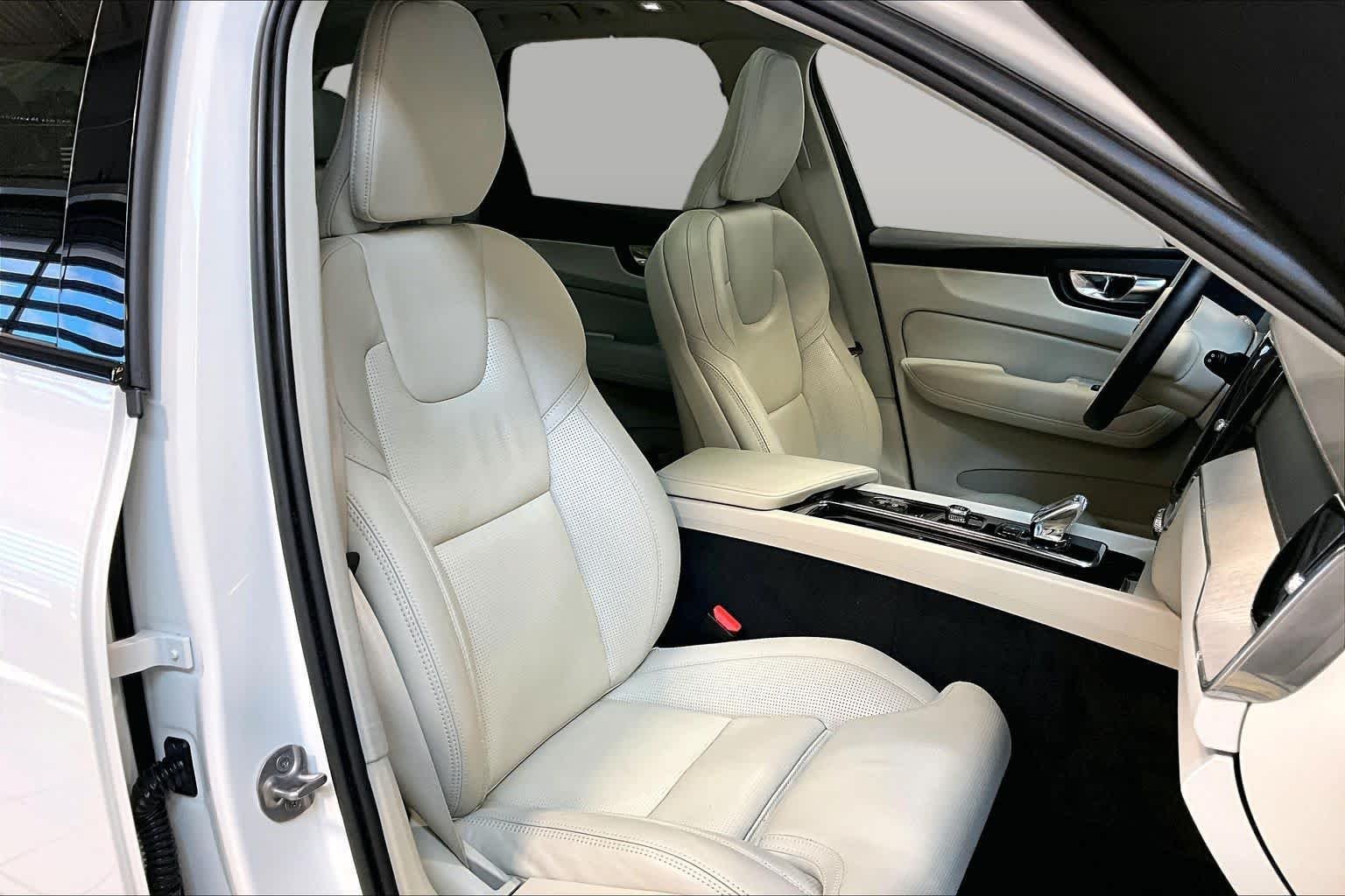 Used 2023 Crystal White Metallic Volvo Ultimate Dark Theme image 8