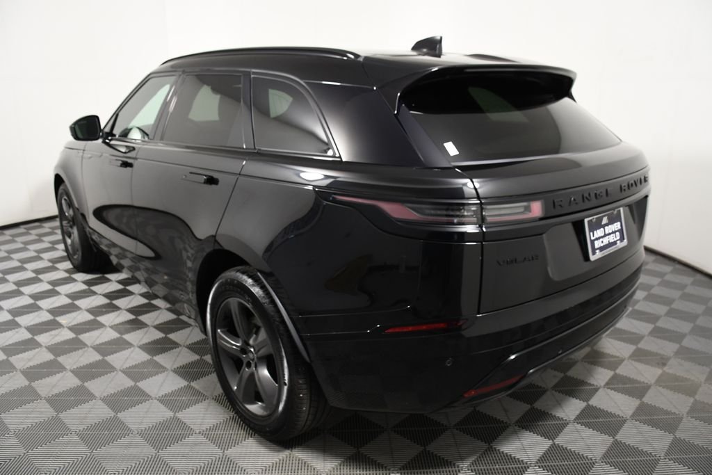 Used 2025 Santorini Black Metallic Land Rover Dynamic SE image 4
