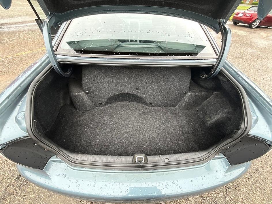 Used 2006 Gray Pontiac Base image 8