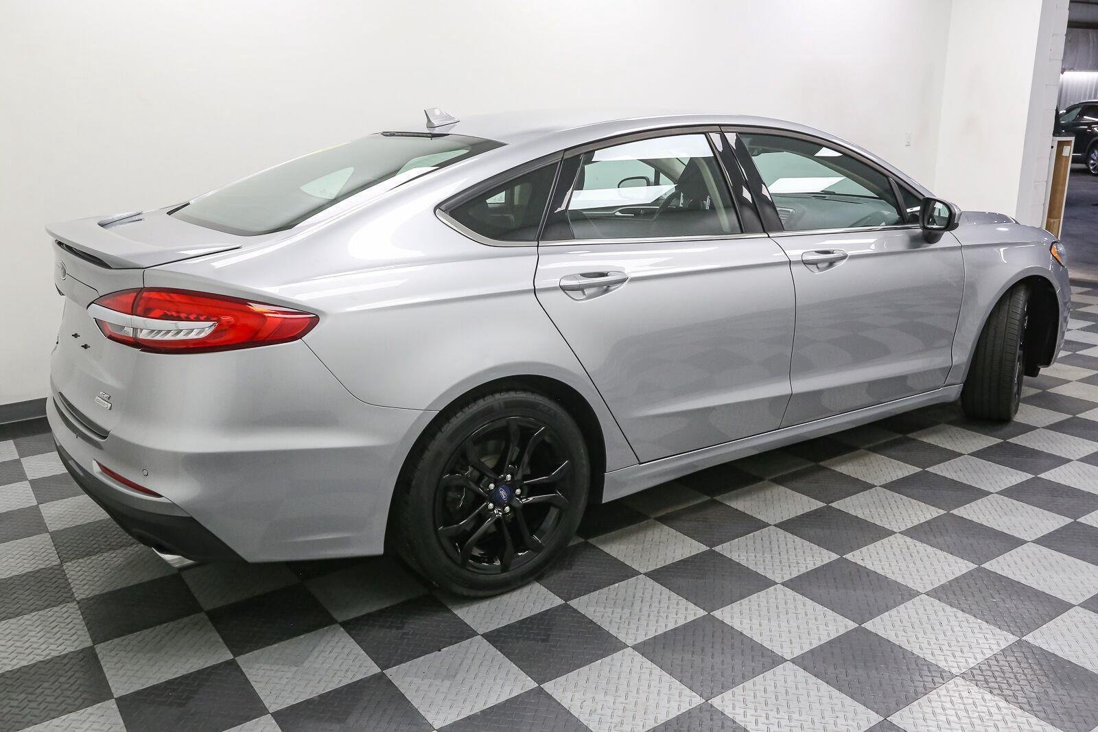 Used 2020 Iconic Silver Ford SE image 8