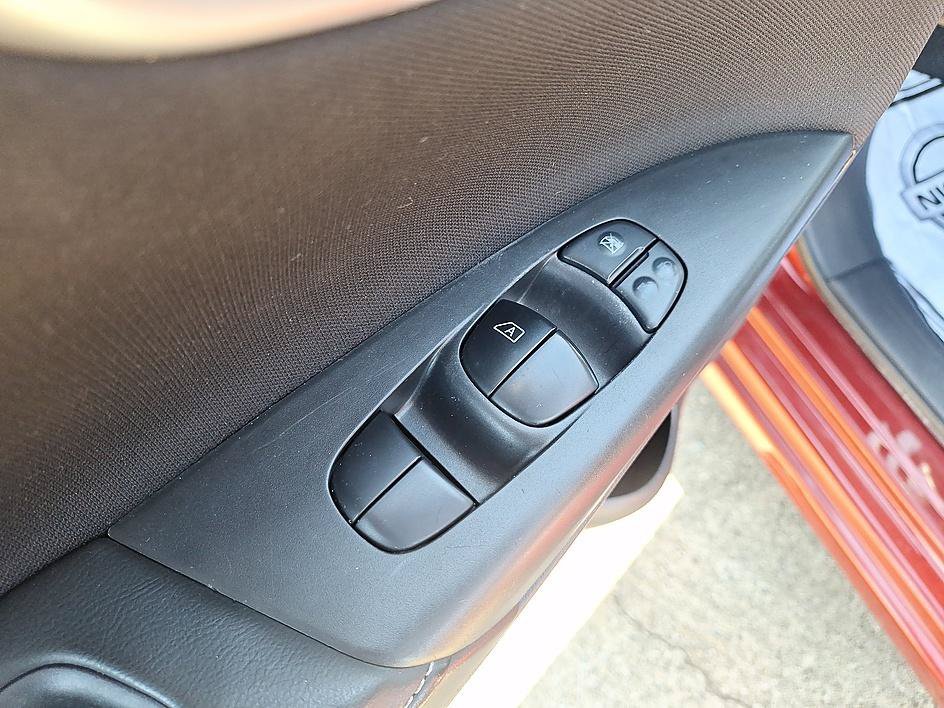 Used 2019 Scarlet Ember Tintcoat Nissan SV image 10