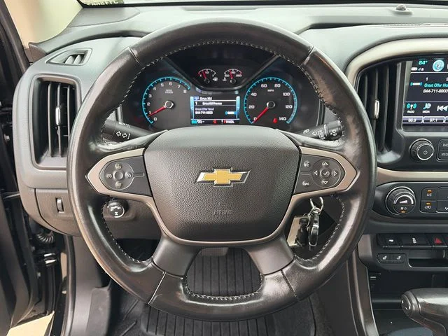 Used 2018 Black Chevrolet Z71 image 26