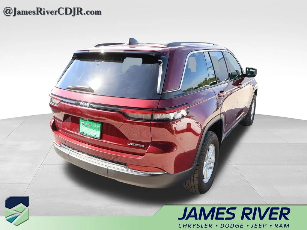 Used 2024 Red Jeep Laredo image 5