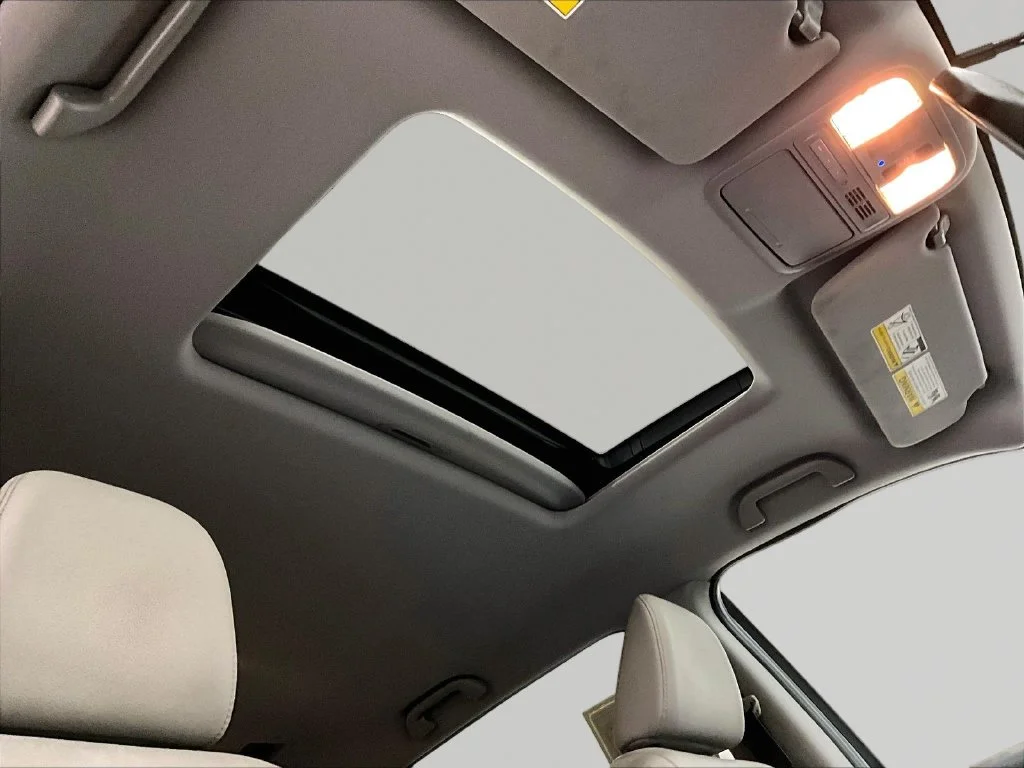 Used 2018 Blue Honda EX-L image 28