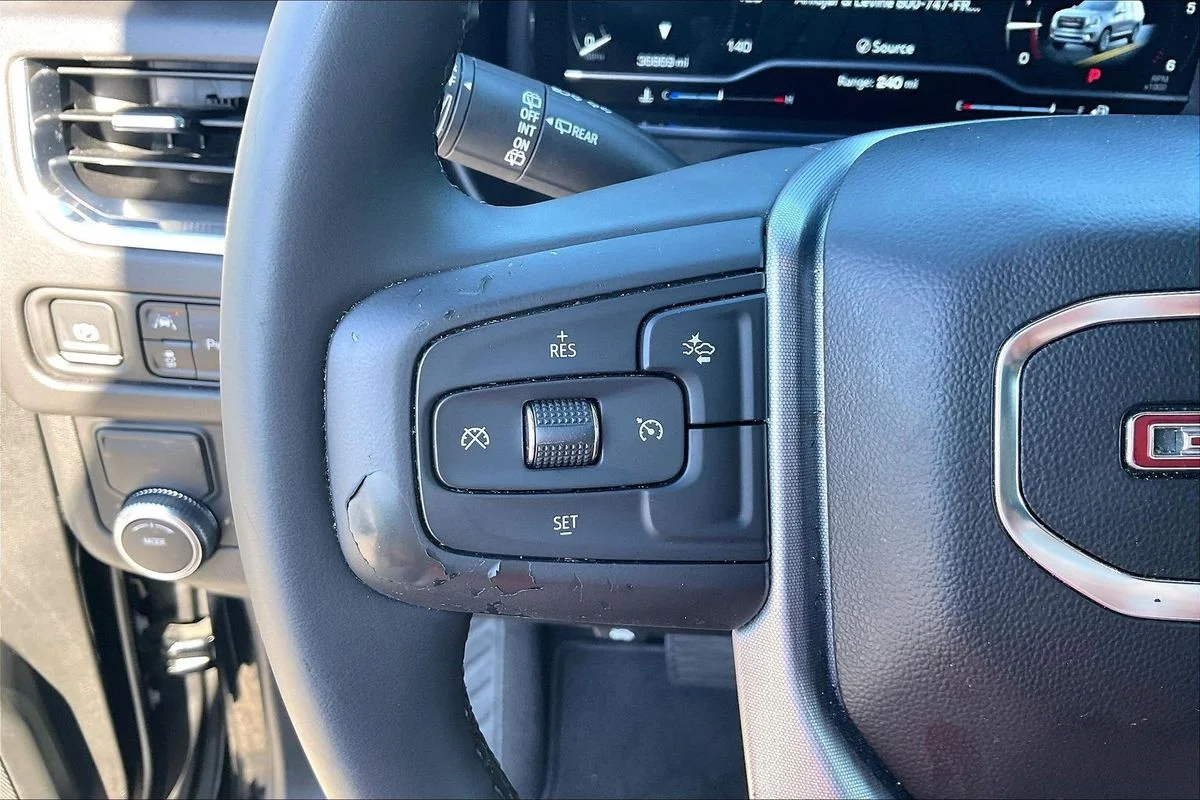 Used 2023  GMC 2WD SLT image 11