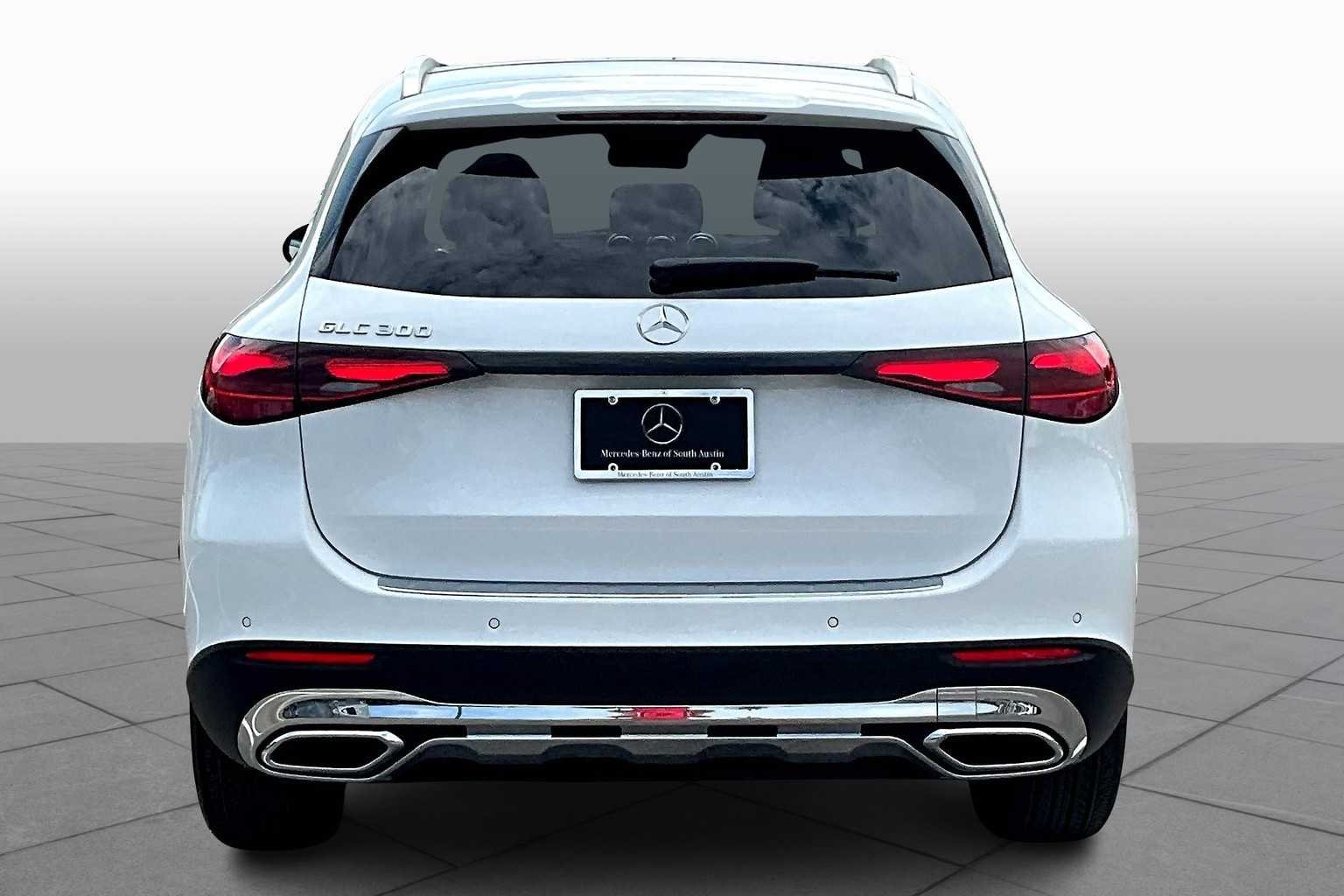 New 2026 Polar White Mercedes-Benz GLC 300 image 4