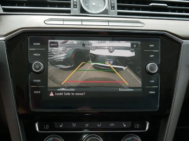 Used 2019 Gray Volkswagen 2.0T SEL image 29