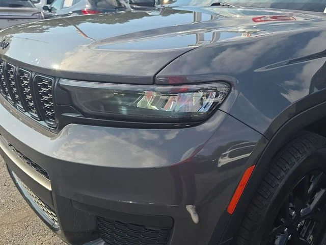 Used 2024 Gray Jeep Altitude image 32