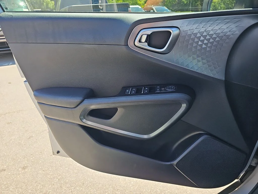 Used 2020 Silver Kia S image 27