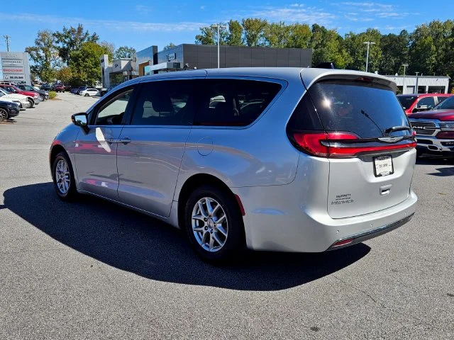 Used 2024 Silver Chrysler Touring L image 9
