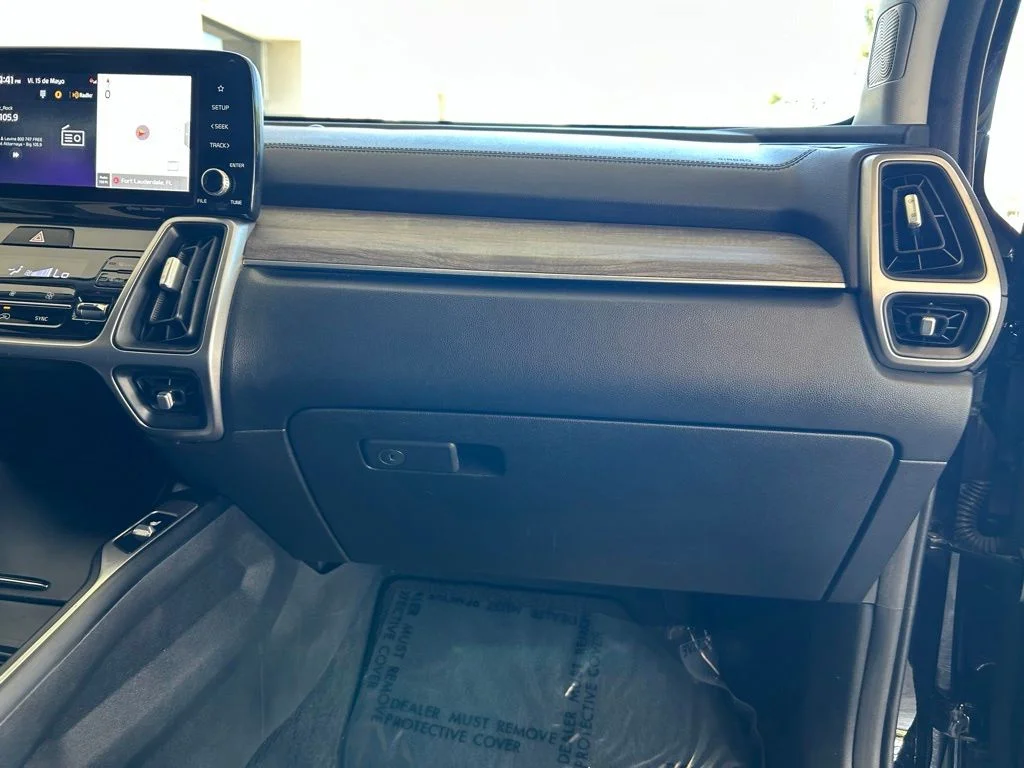 Used 2022 Black Kia EX image 24