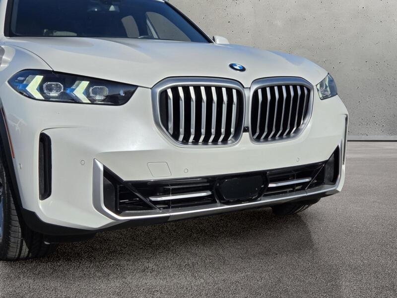 Used 2025 White BMW xDrive40i image 9