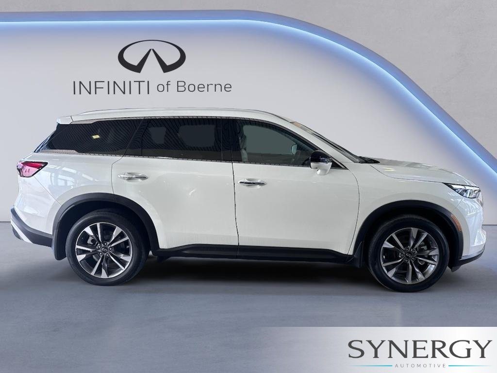 Certified Used 2023 Majestic White INFINITI LUXE image 4
