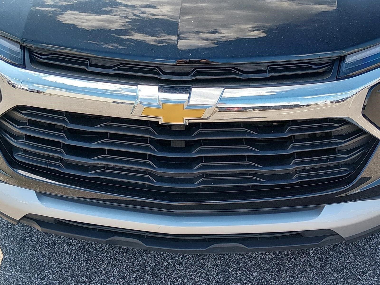 Used 2025 Mosaic Black Metallic Chevrolet LT image 9