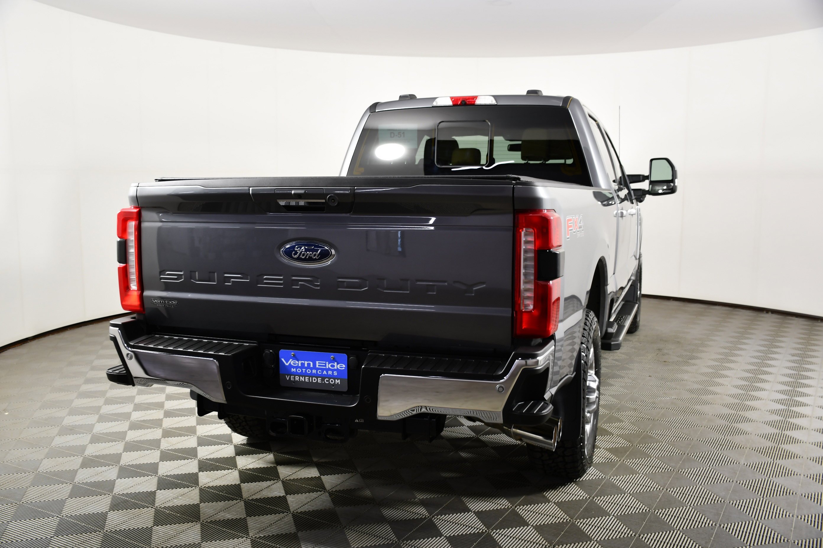 Used 2024 Gray Metallic Ford LARIAT image 7