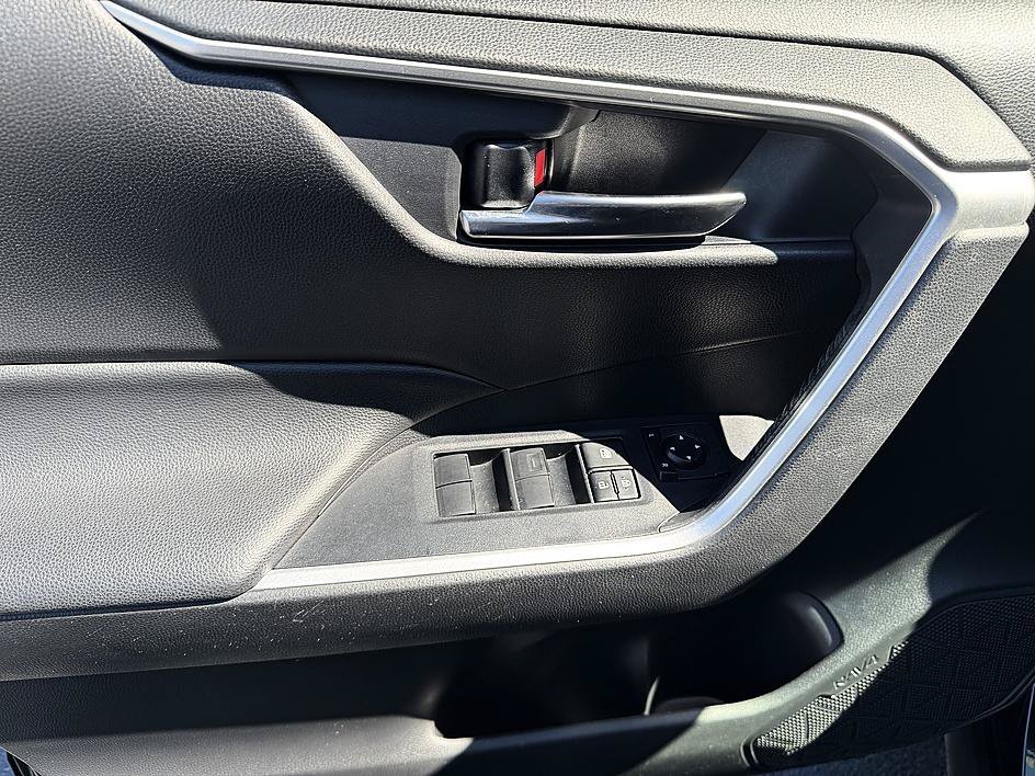 Used 2020 Midnight Black Metallic Toyota XLE image 9