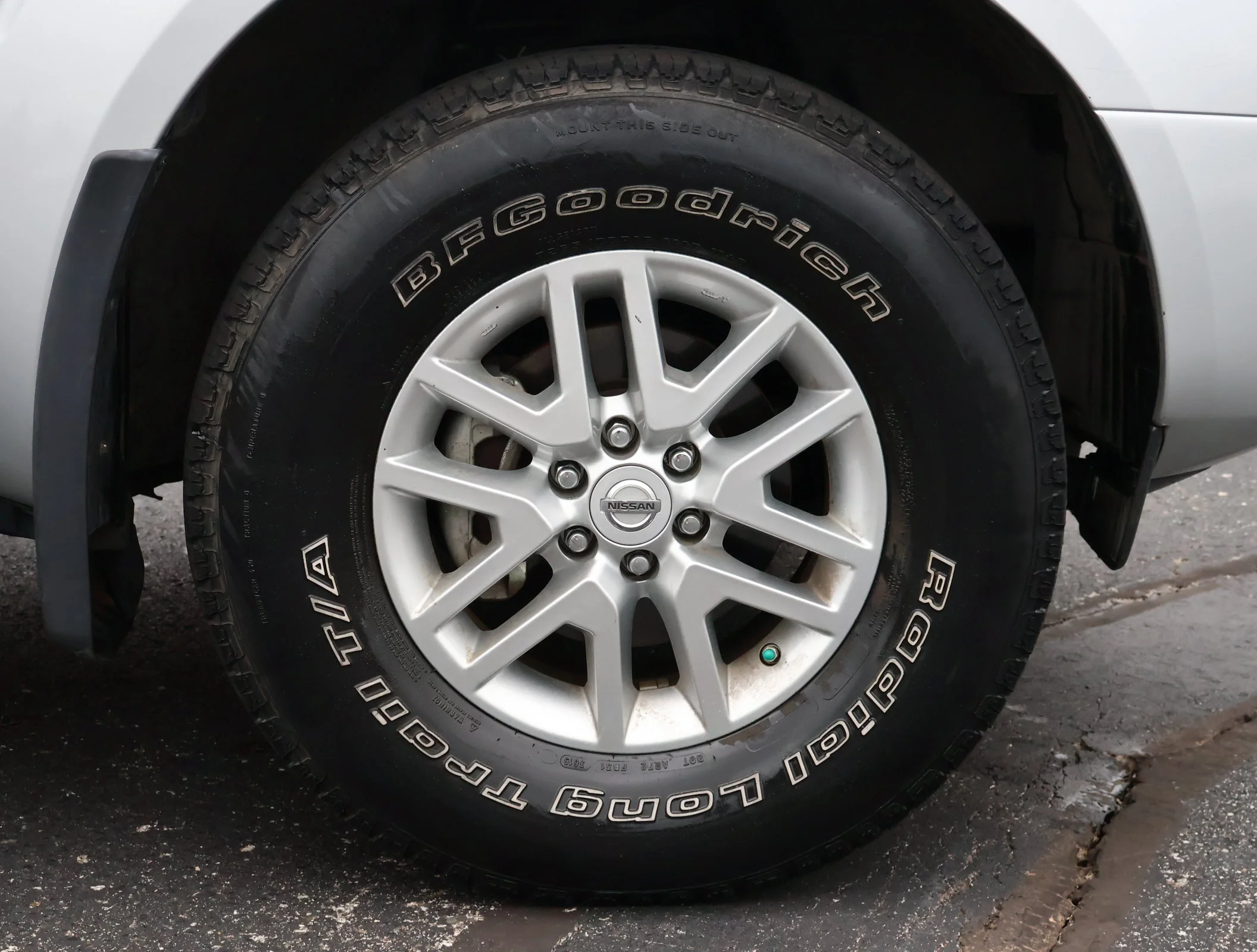 Used 2016 Brilliant Silver Nissan SV image 18