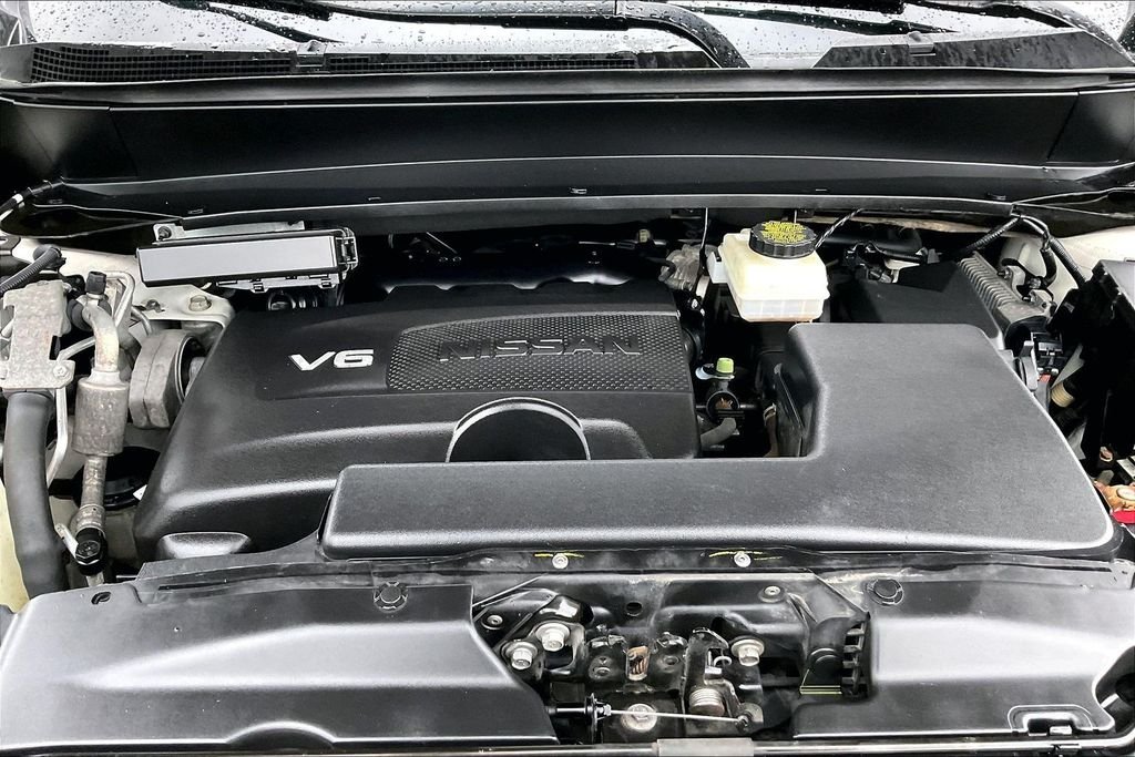 Used 2018 Glacier White Nissan SV image 31