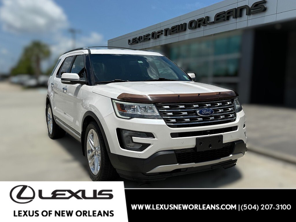 Used 2017 White Platinum Metallic Tri-Coat Ford Limited image 1