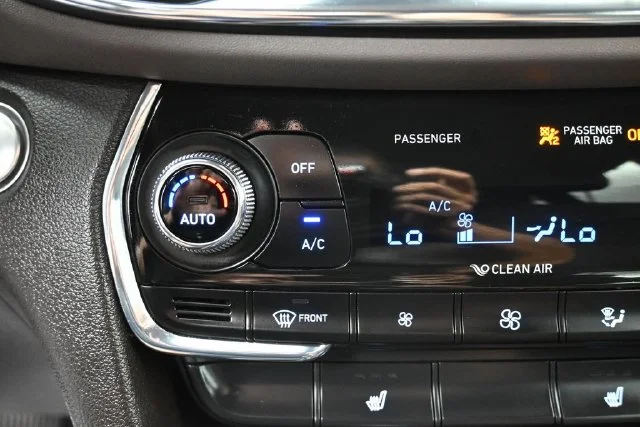 Used 2020 Black Hyundai SEL image 22
